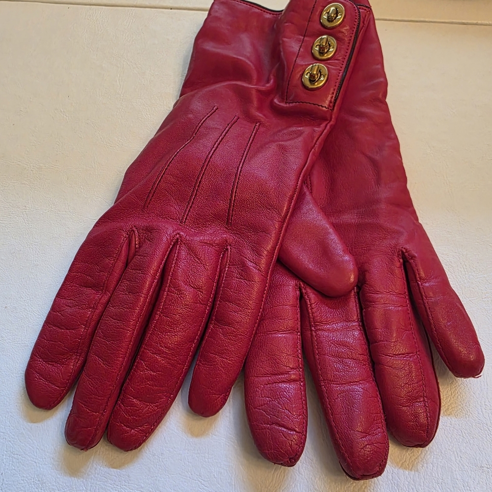 Elegant Red Coach Leather Gloves with Gold Buttons - Picture 13 of 14